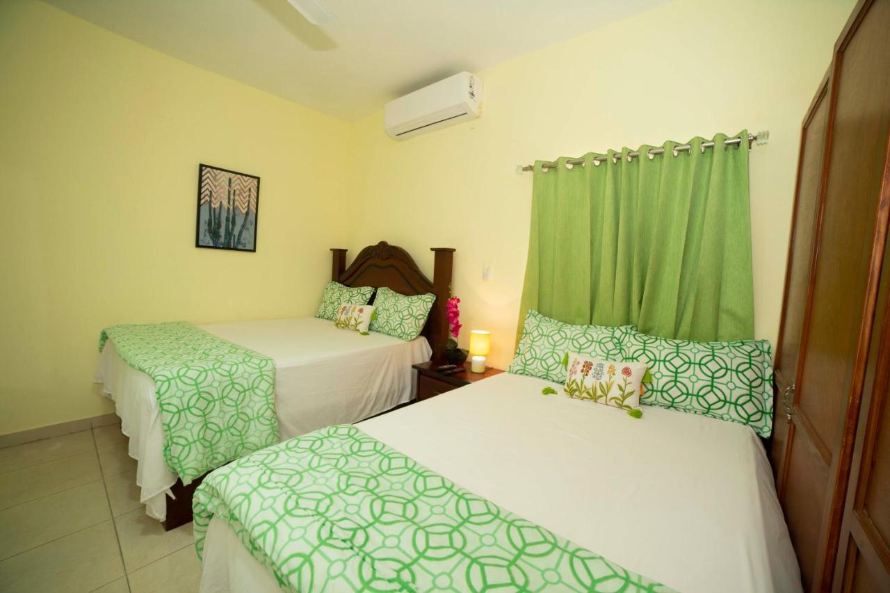 סנטו דומינגו Hotel Enrique I Gazcue, Bed And Breakfast מראה חיצוני תמונה