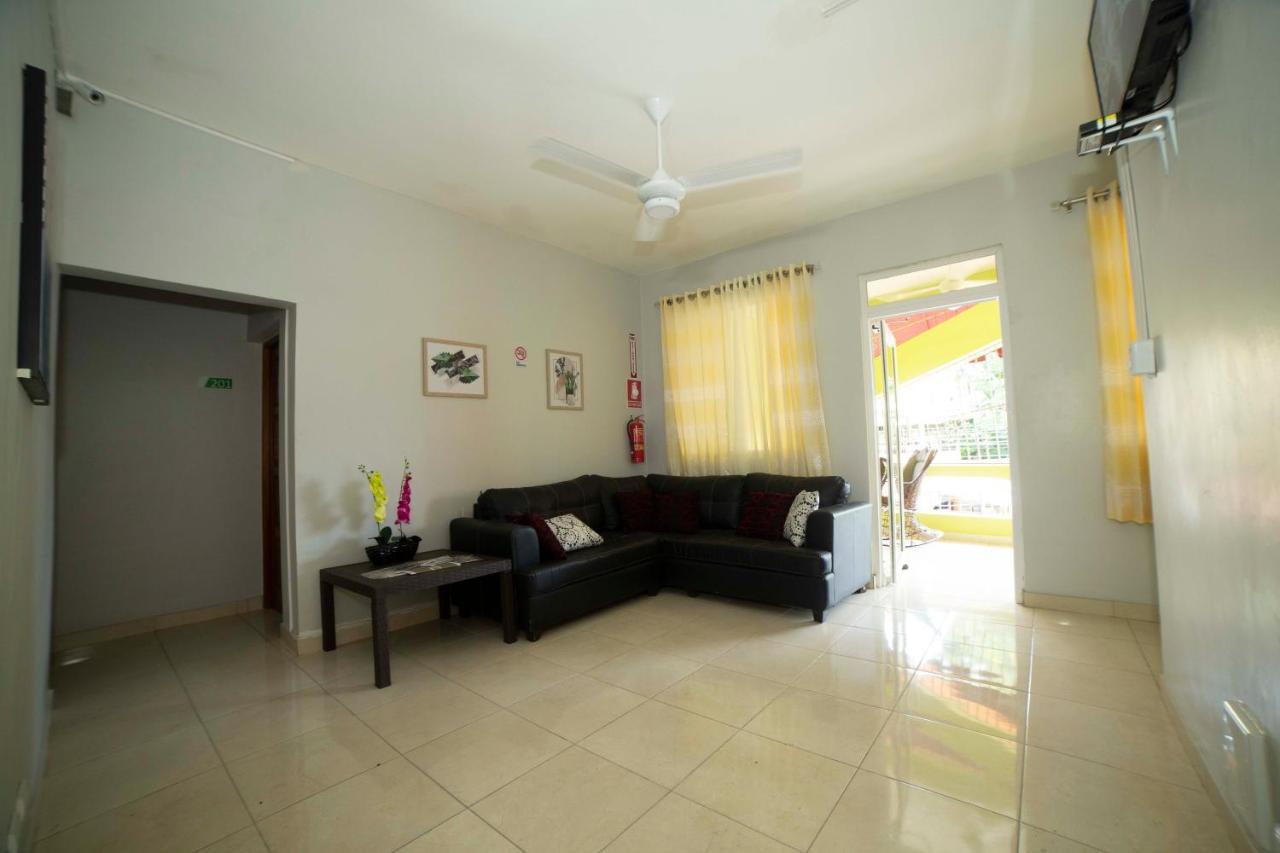 סנטו דומינגו Hotel Enrique I Gazcue, Bed And Breakfast מראה חיצוני תמונה