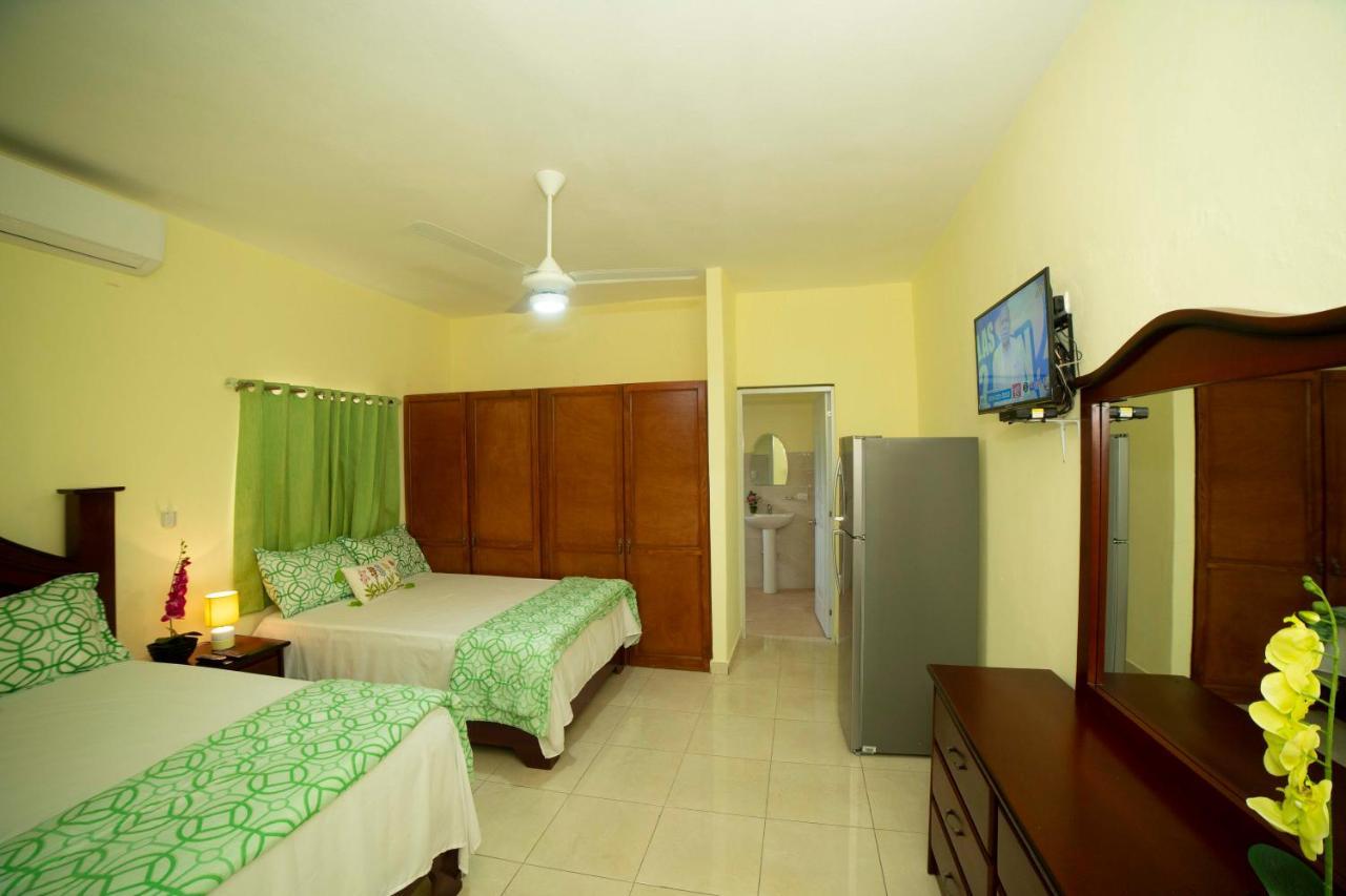 סנטו דומינגו Hotel Enrique I Gazcue, Bed And Breakfast מראה חיצוני תמונה
