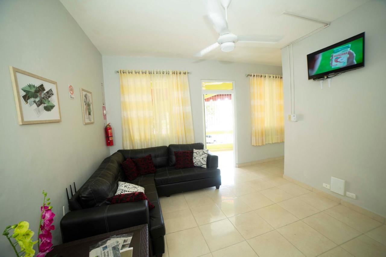 סנטו דומינגו Hotel Enrique I Gazcue, Bed And Breakfast מראה חיצוני תמונה