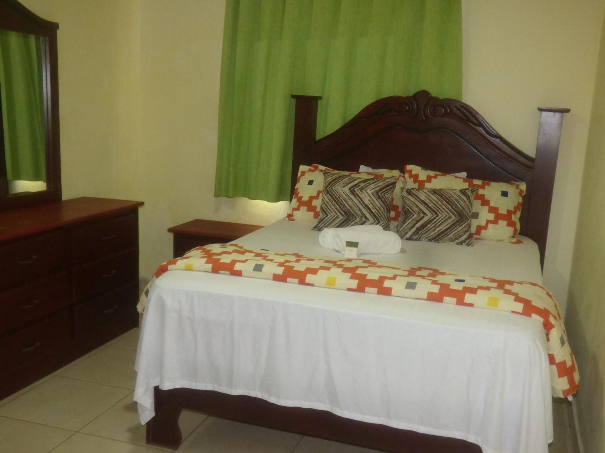 סנטו דומינגו Hotel Enrique I Gazcue, Bed And Breakfast מראה חיצוני תמונה