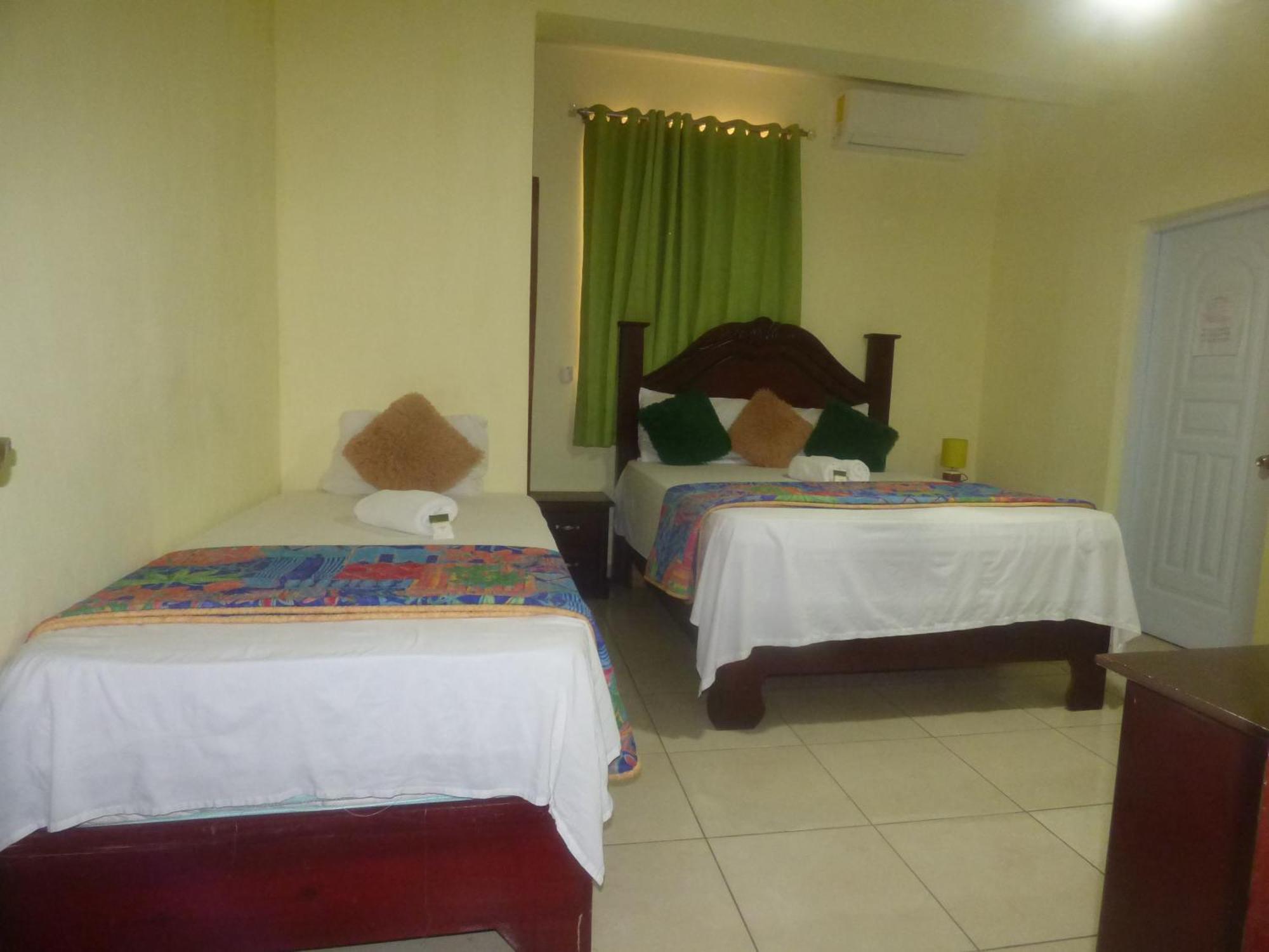 סנטו דומינגו Hotel Enrique I Gazcue, Bed And Breakfast מראה חיצוני תמונה