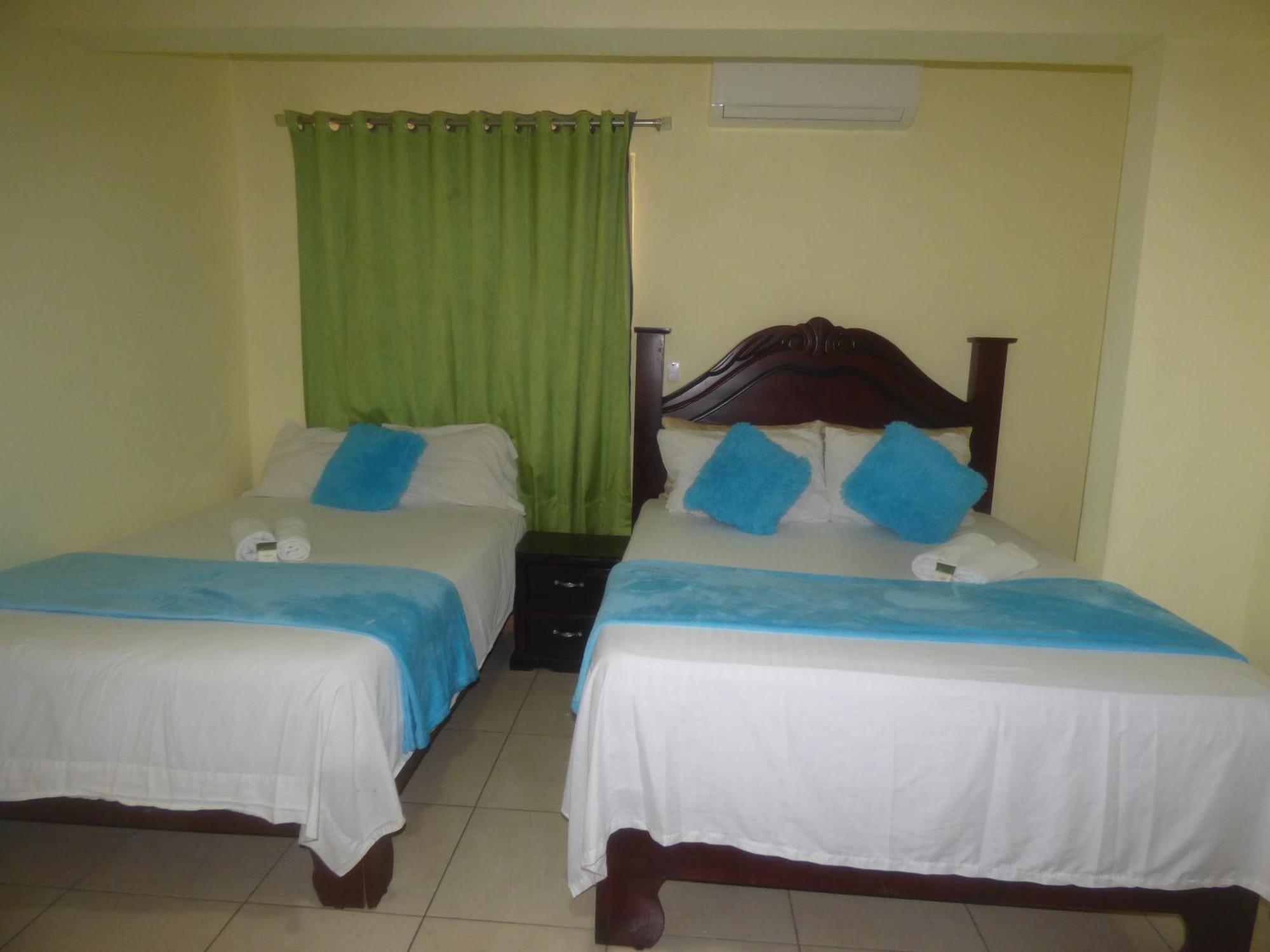 סנטו דומינגו Hotel Enrique I Gazcue, Bed And Breakfast מראה חיצוני תמונה