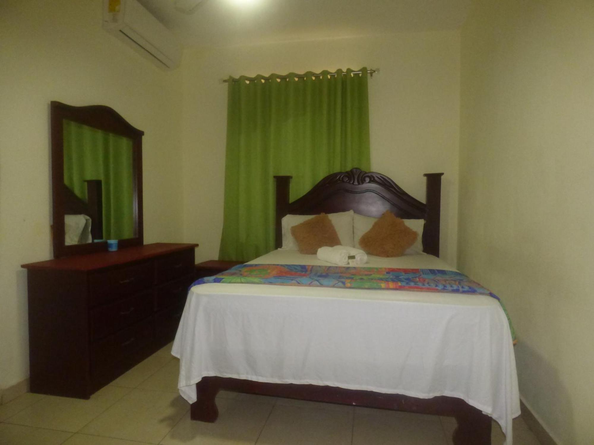 סנטו דומינגו Hotel Enrique I Gazcue, Bed And Breakfast מראה חיצוני תמונה