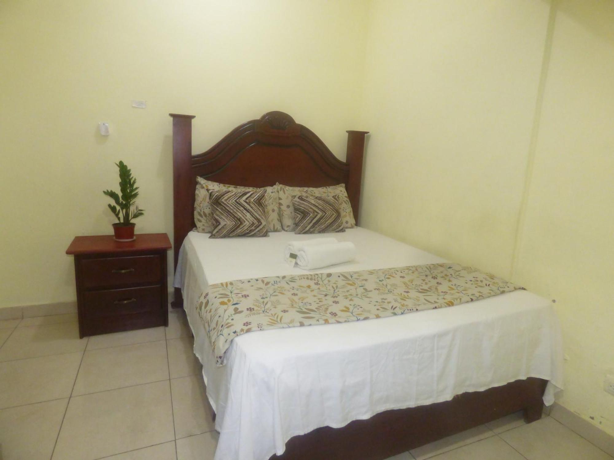 סנטו דומינגו Hotel Enrique I Gazcue, Bed And Breakfast מראה חיצוני תמונה