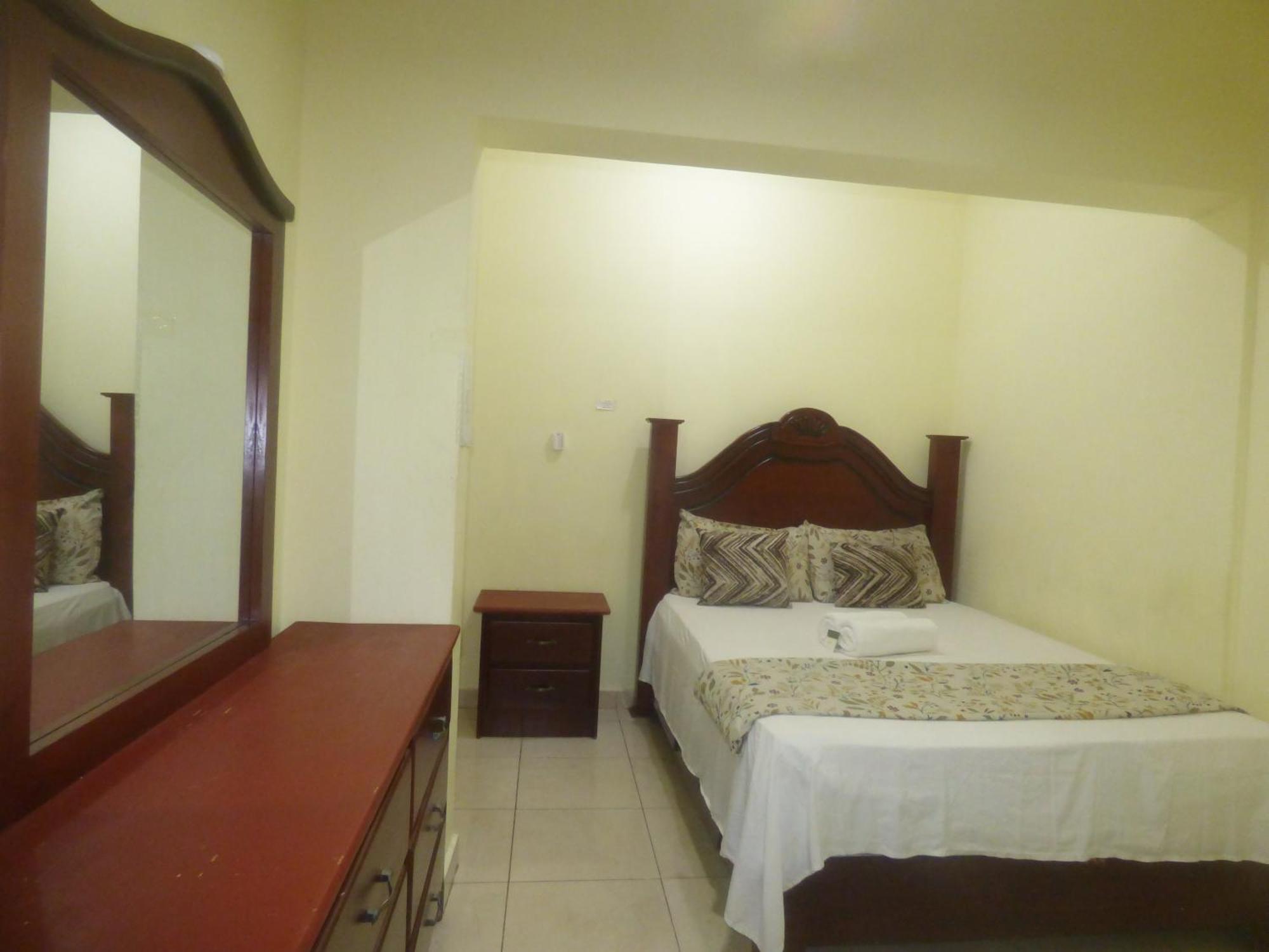 סנטו דומינגו Hotel Enrique I Gazcue, Bed And Breakfast מראה חיצוני תמונה