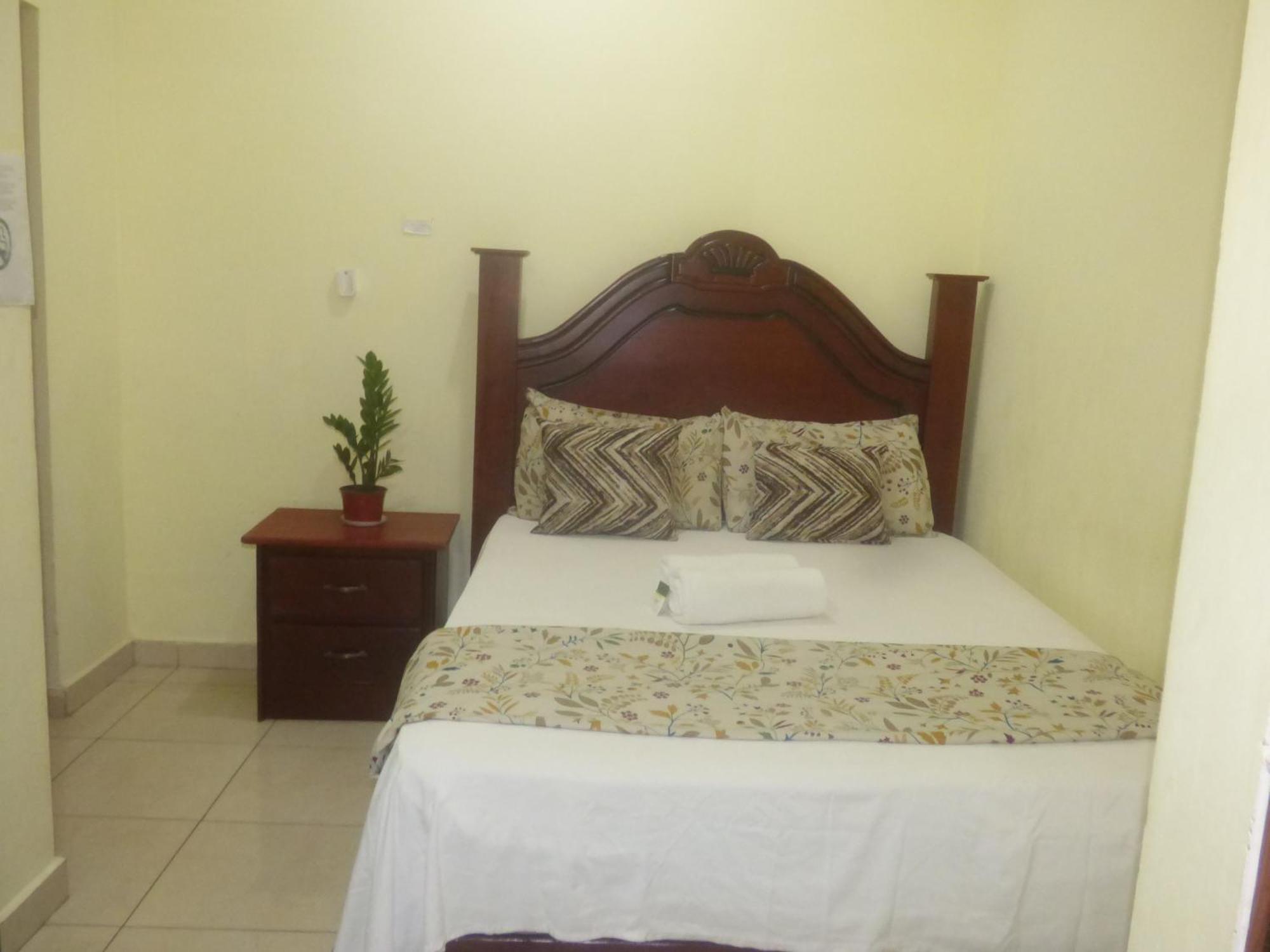 סנטו דומינגו Hotel Enrique I Gazcue, Bed And Breakfast מראה חיצוני תמונה