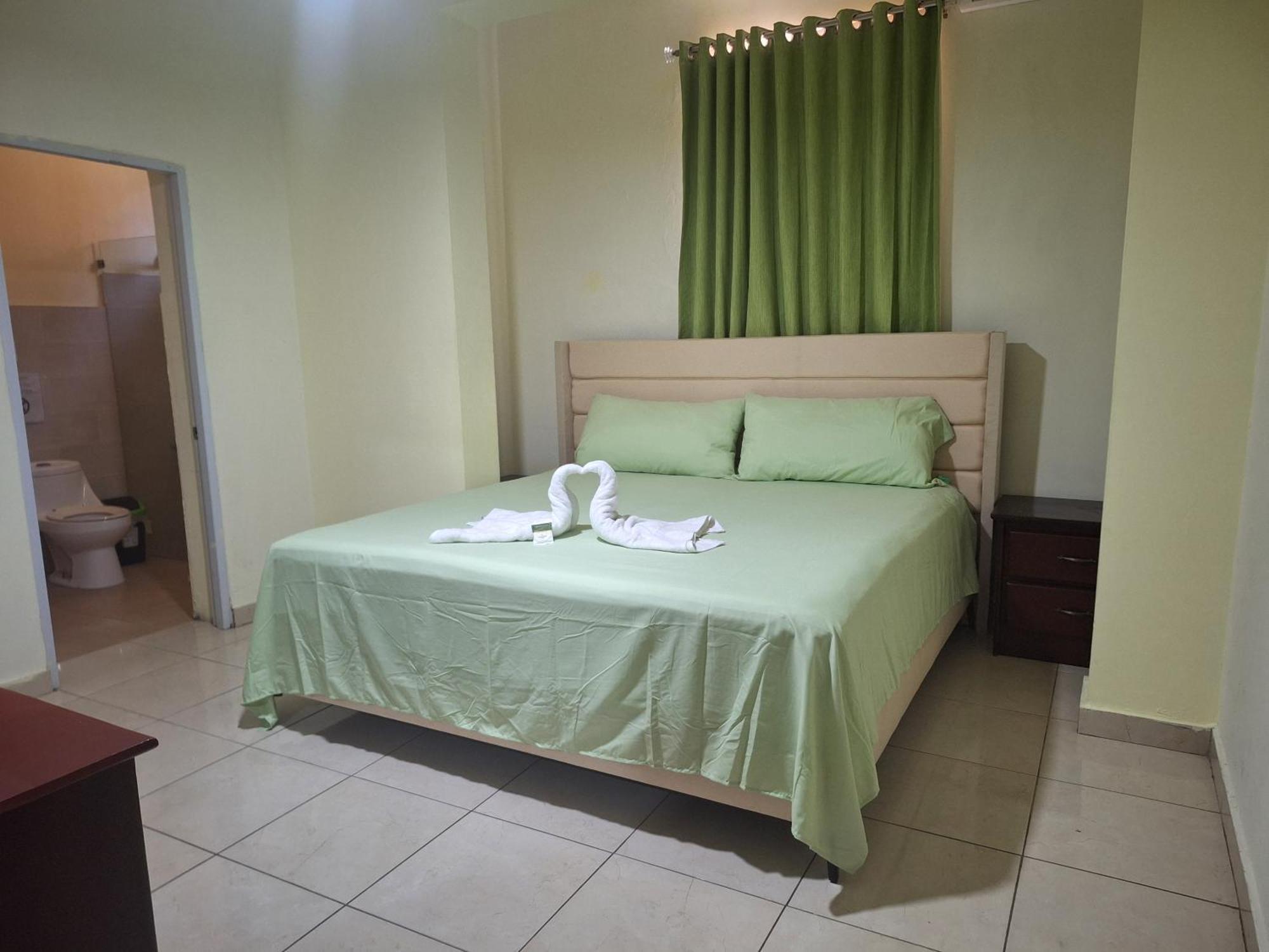 סנטו דומינגו Hotel Enrique I Gazcue, Bed And Breakfast מראה חיצוני תמונה