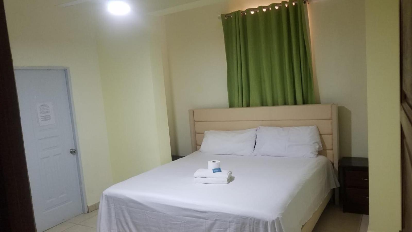 סנטו דומינגו Hotel Enrique I Gazcue, Bed And Breakfast מראה חיצוני תמונה